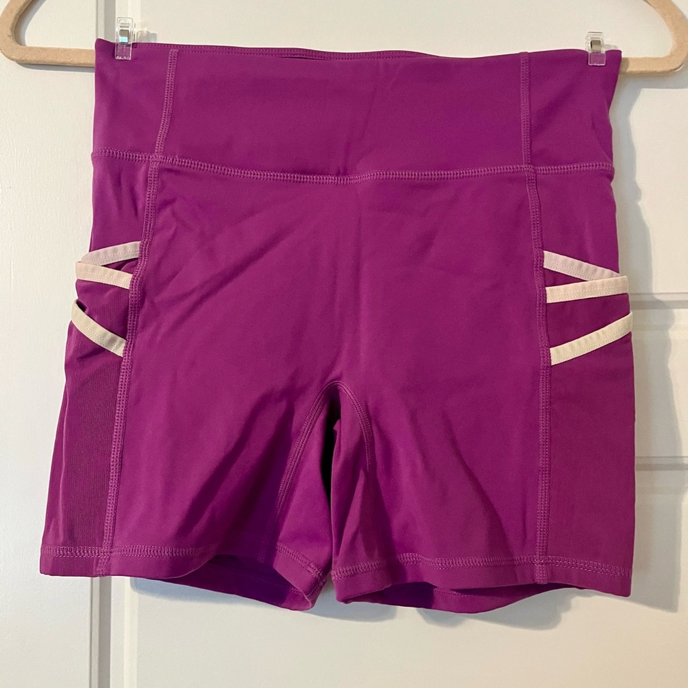 Athletic biker shorts with pockets